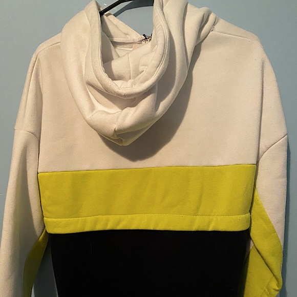 Ellie and Kate: A Large Women’s Hoodie. - Picture 1 of 2